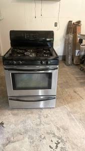 lot 22 image: Frigidaire Stainless Steel 4-Burner Gas Range and Oven