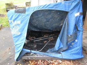 lot 9 image: clamshell ice fishing house