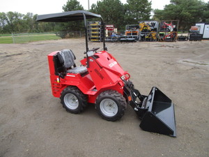 lot 26 image: AGT SDA-140W Mini Skid Steer