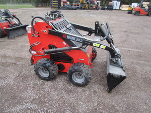 lot 90 image: AGT LRW23 Ride On Miini Skid Steer (shipping damage see pics)