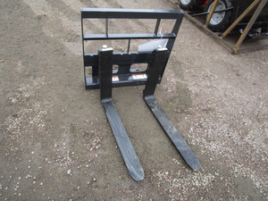 lot 143 image: Wolverine 30 Mini Skid Steer Pallet Forks