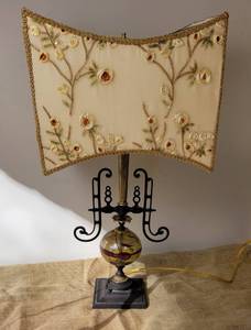 lot 20 image: Beautiful Crewelwork Shade Victorian Inspired Table Lamp