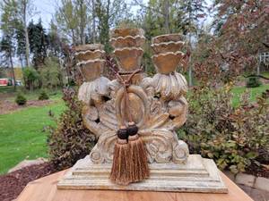 lot 122 image: Large Tuscan Carved Wooden 3 Pillar Candle Holder