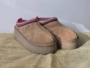 lot 42 image: UGG Womens Tazz II Sheepskin Platform Slipper - Size 6