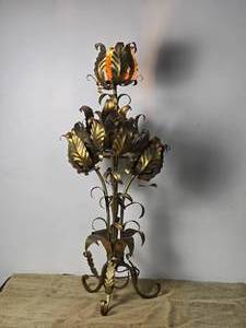 lot 73 image: Tall Gold Florentine Bouquet Accent Table Lamp