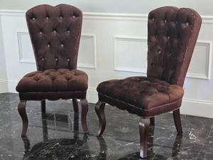 lot 15 image: Stylish Modern Tufted Accent Chair - Pair