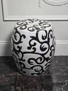 lot 77 image: Ceramic Cylinder Garden Stool
