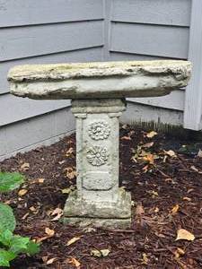 lot 101 image: Classic Resin Bird Bath