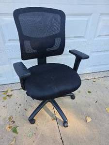 lot 134 image: Ergonomic Office Chair