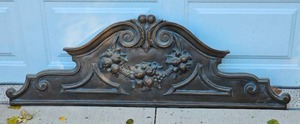 lot 118 image: Resin Architectural Dcor Colonial Crown