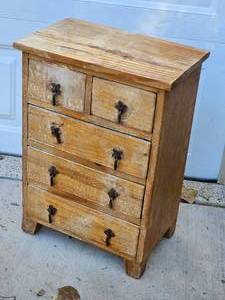 lot 133 image: Petite Primitive Linen Room Cabinet