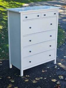 lot 130 image: Contemporary Modern Six Drawer Dresser A