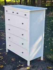 lot 131 image: Contemporary Modern Six Drawer Dresser B