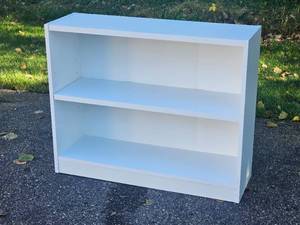 lot 186 image: Low Two Shelf Bookcases