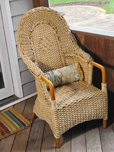 lot 106 image: Rattan Wicker Accent Chair As Is