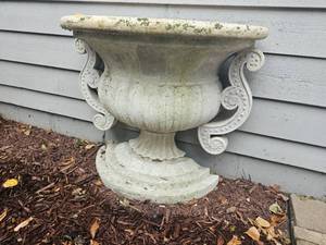 lot 107 image: Outdoor Resin Footed Faux-Planter Pedestal