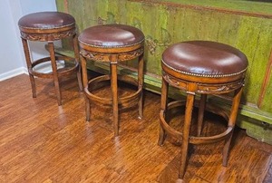 lot 54 image: Hilldale Furniture Leather & Tac Barstools