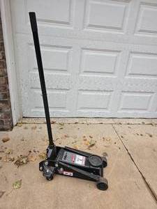 lot 180 image: Craftsman Three Ton Jack