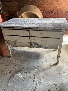 Potbelly bakers table w/metal top