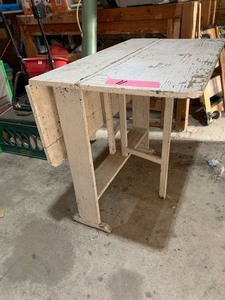 lot 11 image: Table, auto vac, misc