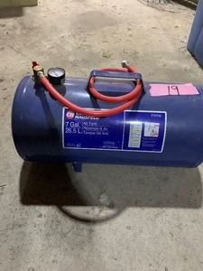 lot 19 image: Air tank