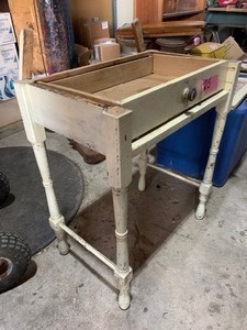lot 25 image: Vintage vanity wmirror, no top