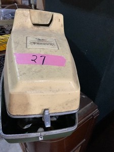 lot 27 image: Johnson boat motor wpropeller
