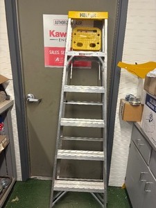lot 76 image: 6ft Aluminum Step Ladder