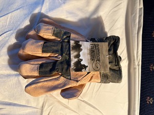 lot 81 image: New Winter Gloves