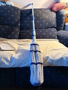 lot 89 image: new Mop
