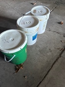 lot 91 image: 3 5 gallon buckets with lids