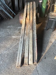 lot 96 image: QTY 4 8ft 4x4s