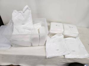 lot 26 image: Lot of Polyester Cleanroom Knitted Wipes - 11 packages