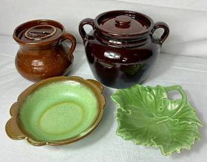 lot 125 image: Vintage Green & Brown Pottery Bundle - Brown Bean Pots, Leaf Dish and Frankoma Pottery #30B Bowl