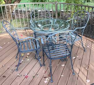 lot 82 image: Wrought Iron 5 Piece Patio Set - Table and 4 Chairs