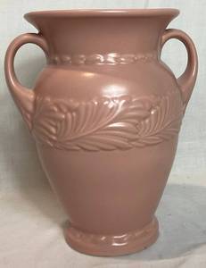 lot 11 image: Abingdon Art Pottery Art Deco Double Handled Pink Vase 10