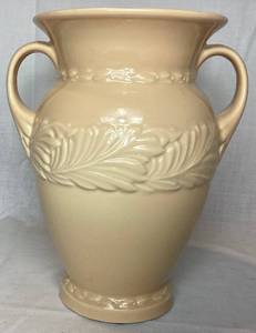 lot 12 image: Vintage Abingdon Art Pottery Pink Acanthus Leaf Double Handle Vase 10
