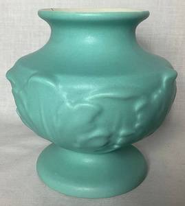 lot 14 image: Rum Rill Pottery #514 Acanthus Leaf Green Matte Vase