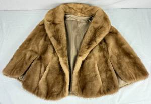 lot 5 image: Vintage Blonde Honey Mink Capelet