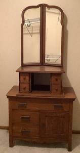 lot 53 image: Vintage Dresser with Storage Compartments plus Mirror
