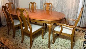 lot 55 image: Thomasville Court Oak Oval Dining Table with 6 Chairs and 2 Leaves