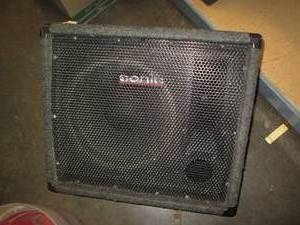 lot 88 image: Large Sonic floor speakers subwoofe...