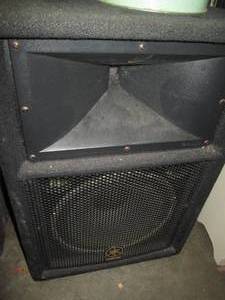 lot 97 image: Yamaha S112V professional sound equ...