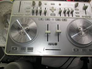 djay algoriddim Vestax for the peop...