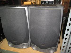 lot 122 image: Aiwa SX-ZR55 40w music system speak...