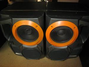 lot 124 image: 8ohm Impedance speaker system 2-spe...