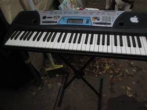 lot 163 image: Yamaha PSR-170 overall music educat...