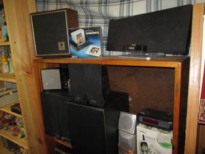 lot 180 image: Lot of assorted electronics from So...