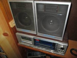 lot 182 image: Soundesign AMFM electronic clockc...