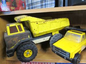 lot 207 image: Vintage metal Tonka dump truck plus...